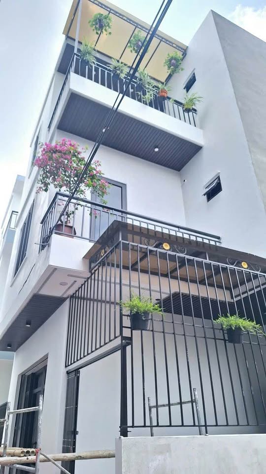  Bán nhà 3 tầng sân cổng – xây mới tinh  Ở ngay – thiết kế đẹp – giá cực tốt   Khu vực Mỹ Xá – Nam Định  Ngõ nông Tô Hiến Thành – ô tô lùi cửa, đỗ cách nhà vài bước