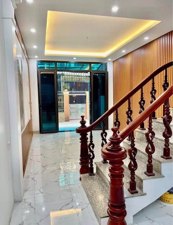 Nhà 3 tầng lô góc dân xây chắc chắn