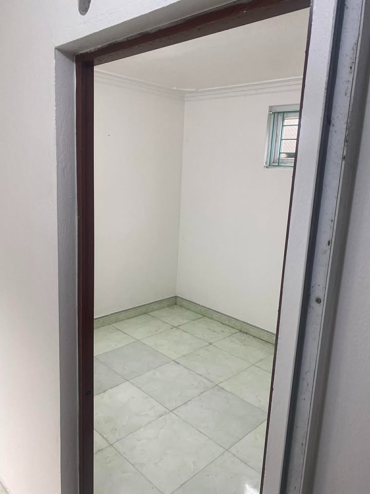  2-storey house in Trần Huy Liệu alley, well-connected