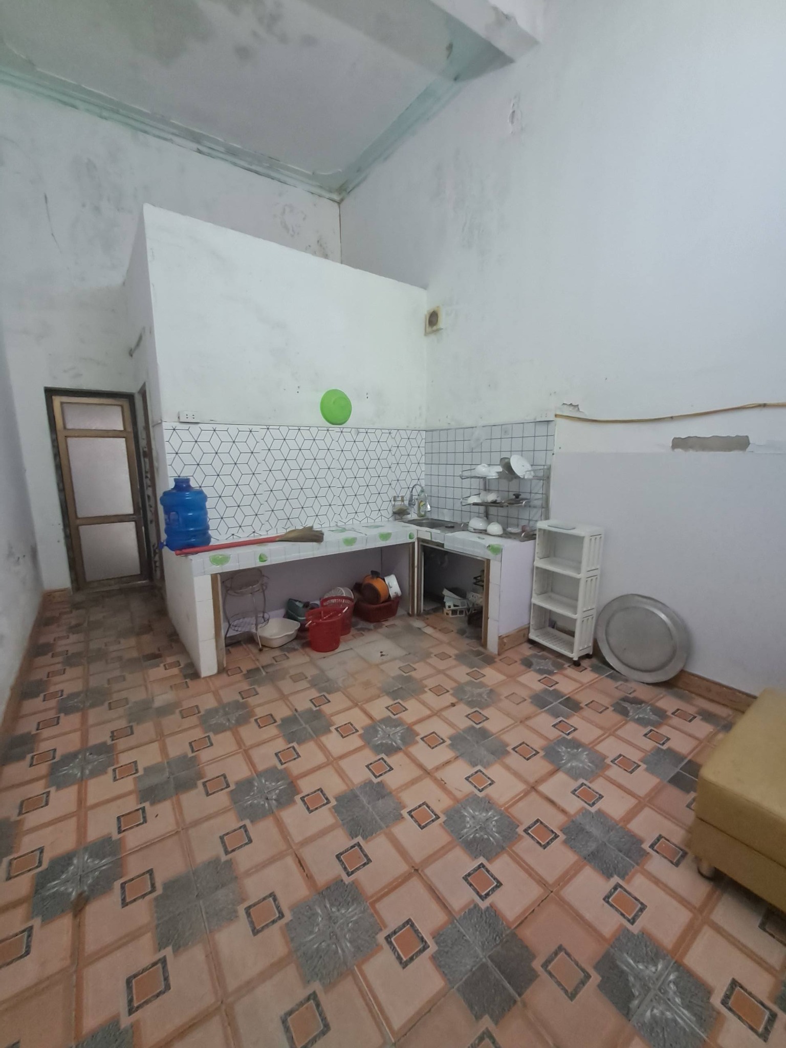 3-STOREY HOUSE FOR RENT ON KENH STREET
