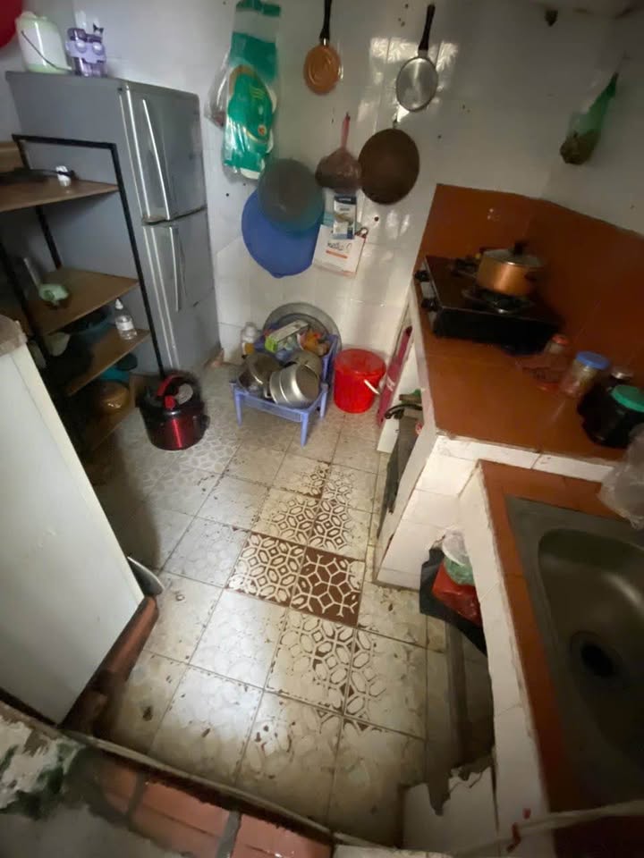  Old 2-storey house – Giai Phong to Tran Huy Lieu, near Ngoc Bich Hospital