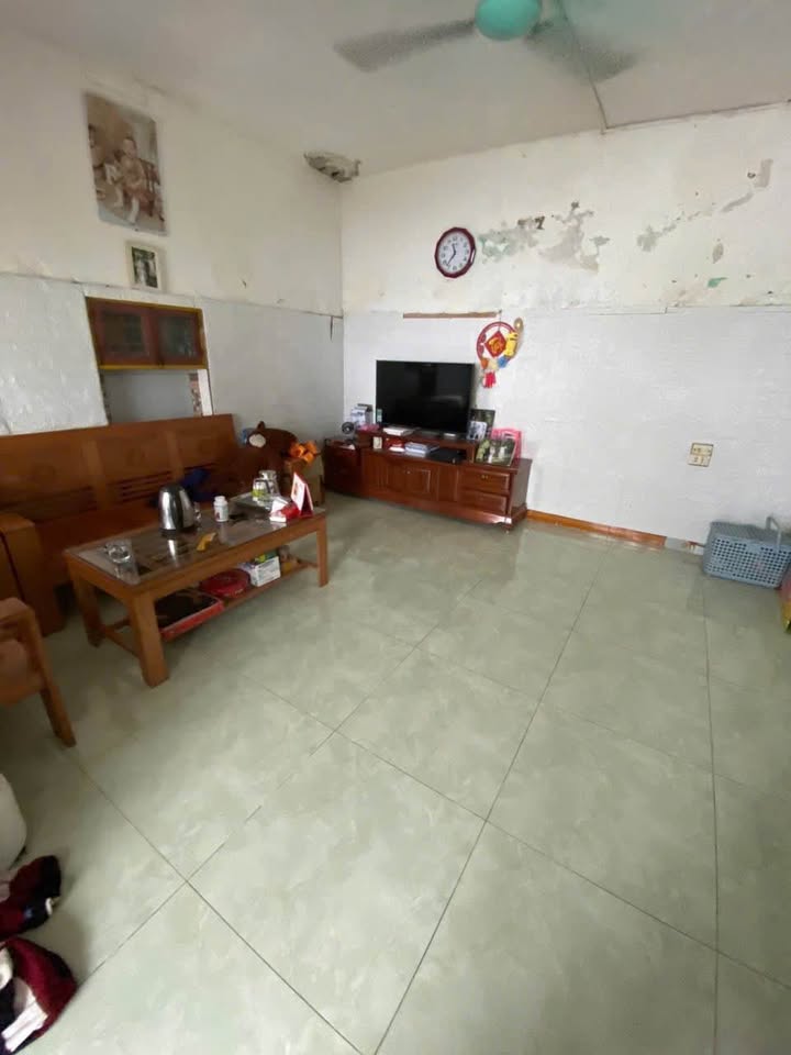  Old 2-storey house – Giai Phong to Tran Huy Lieu, near Ngoc Bich Hospital