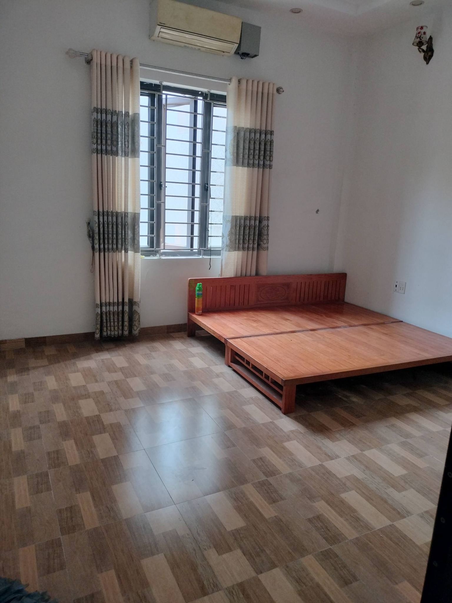 CHO THUÊ NHÀ NGÕ 74 PHẠM NGŨ LÃO, GẦN CHỢ ĐÊM