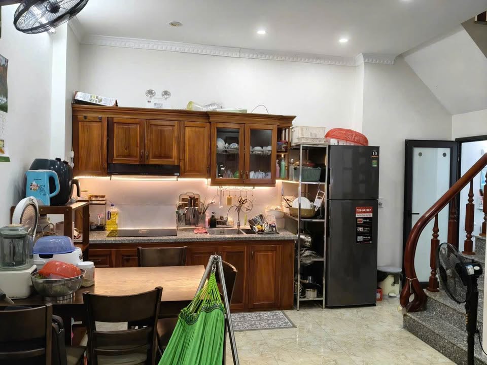   NHÀ 5 TẦNG MẶT ĐƯỜNG LÊ NGỌC HÂN -  BÃI VƯỢT 