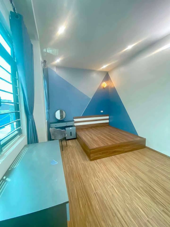  3-storey house in Cau Dong area – gated yard