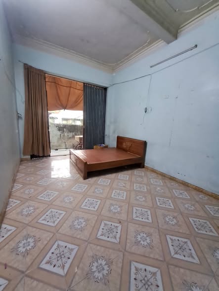 2-STOREY HOUSE FOR RENT ON PHUNG KHAC KHOAN STREET