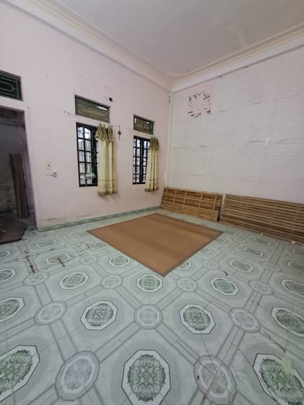 2-STOREY HOUSE FOR RENT ON PHUNG KHAC KHOAN STREET