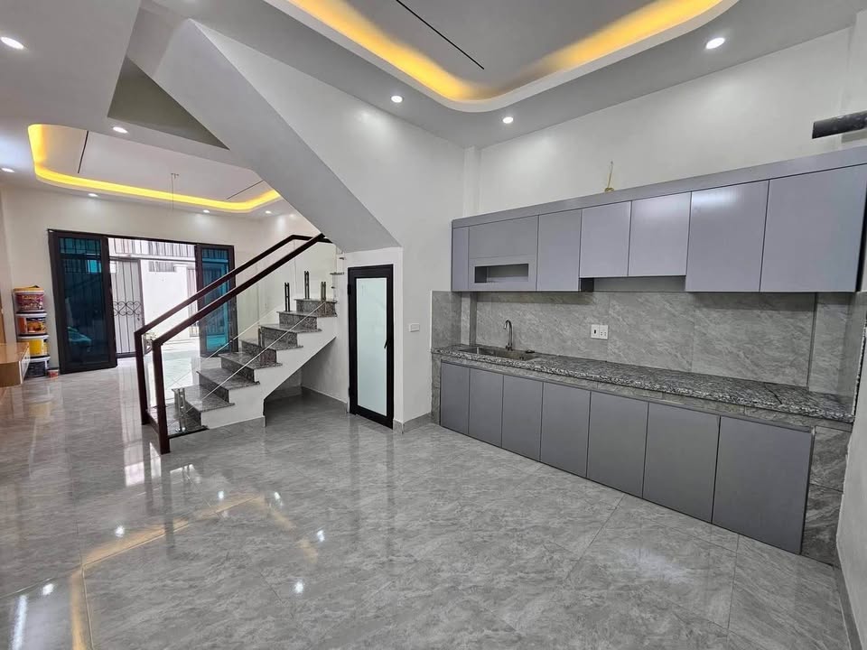  Under 2 billion VND – Own a 3-storey house right in the city!