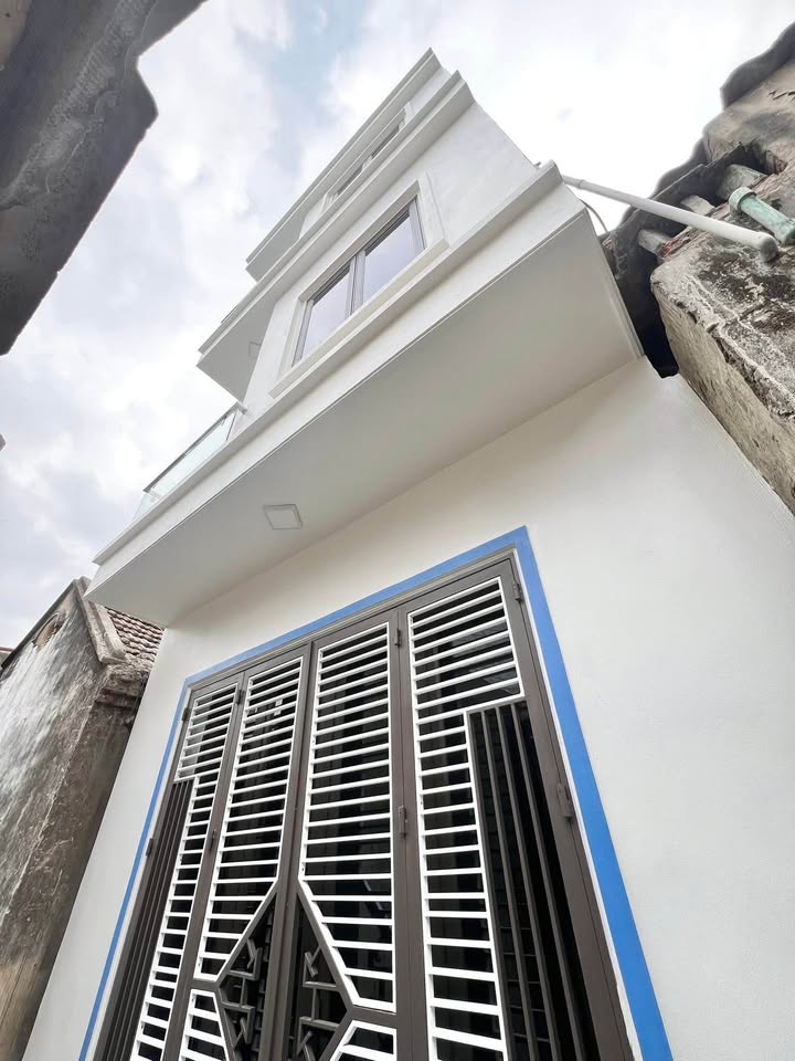 HOUSE FOR RENT ON ALLEY 102