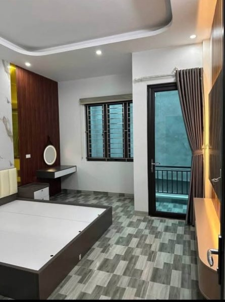 NHÀ 3 TẦNG NGÕ Ô TÔ ĐỖ CỬA NGÔ GIA TỰ TRUNG TÂM