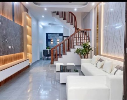 HOUSE FOR RENT ON NGO GIA TU STREET (CONNECTED TO MAC THI BUOI)