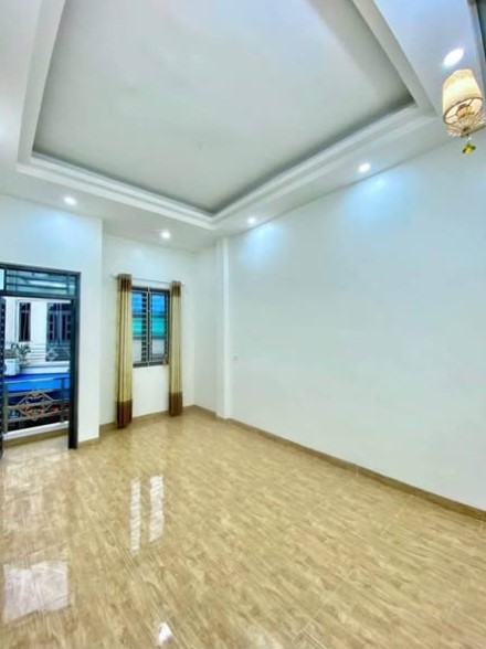 NHÀ 3 TẦNG SÂN CỔNG PHÙ NGHĨA TRUNG TÂM GẦN TRƯỜNG CHỢ