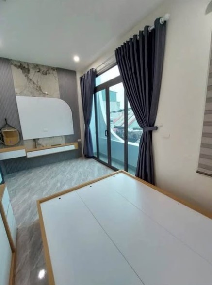 NHÀ 3 TẦNG XÂY MỚI TRẦN THỌ QUẾ GẦN Ô TÔ ĐỖ CỬA