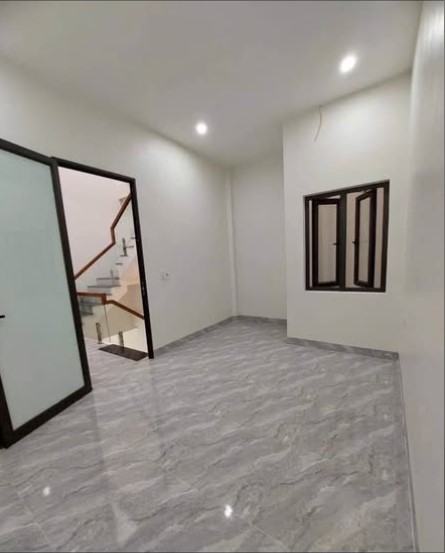 NHÀ 3 TẦNG XÂY MỚI TRẦN THỌ QUẾ GẦN Ô TÔ ĐỖ CỬA