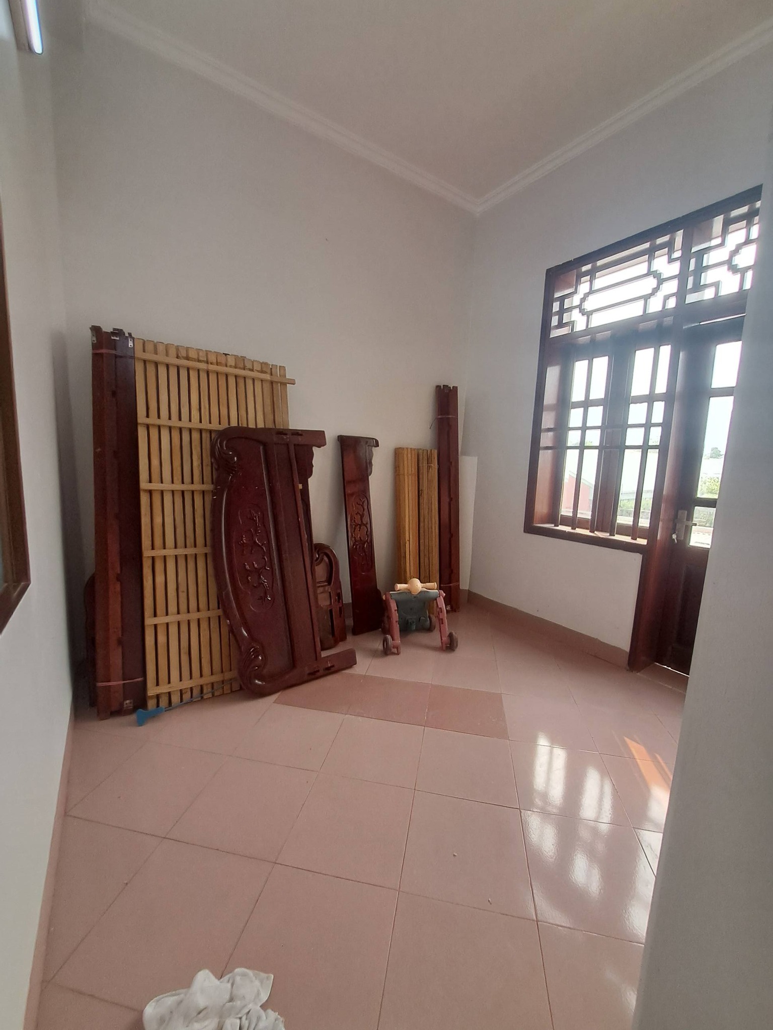 HOUSE FOR RENT ON TRAN NHAN TONG STREET