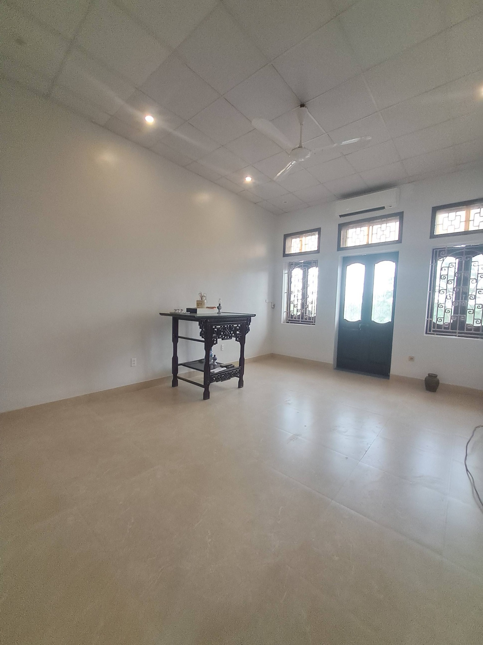 HOUSE FOR RENT ON TRAN NHAN TONG STREET