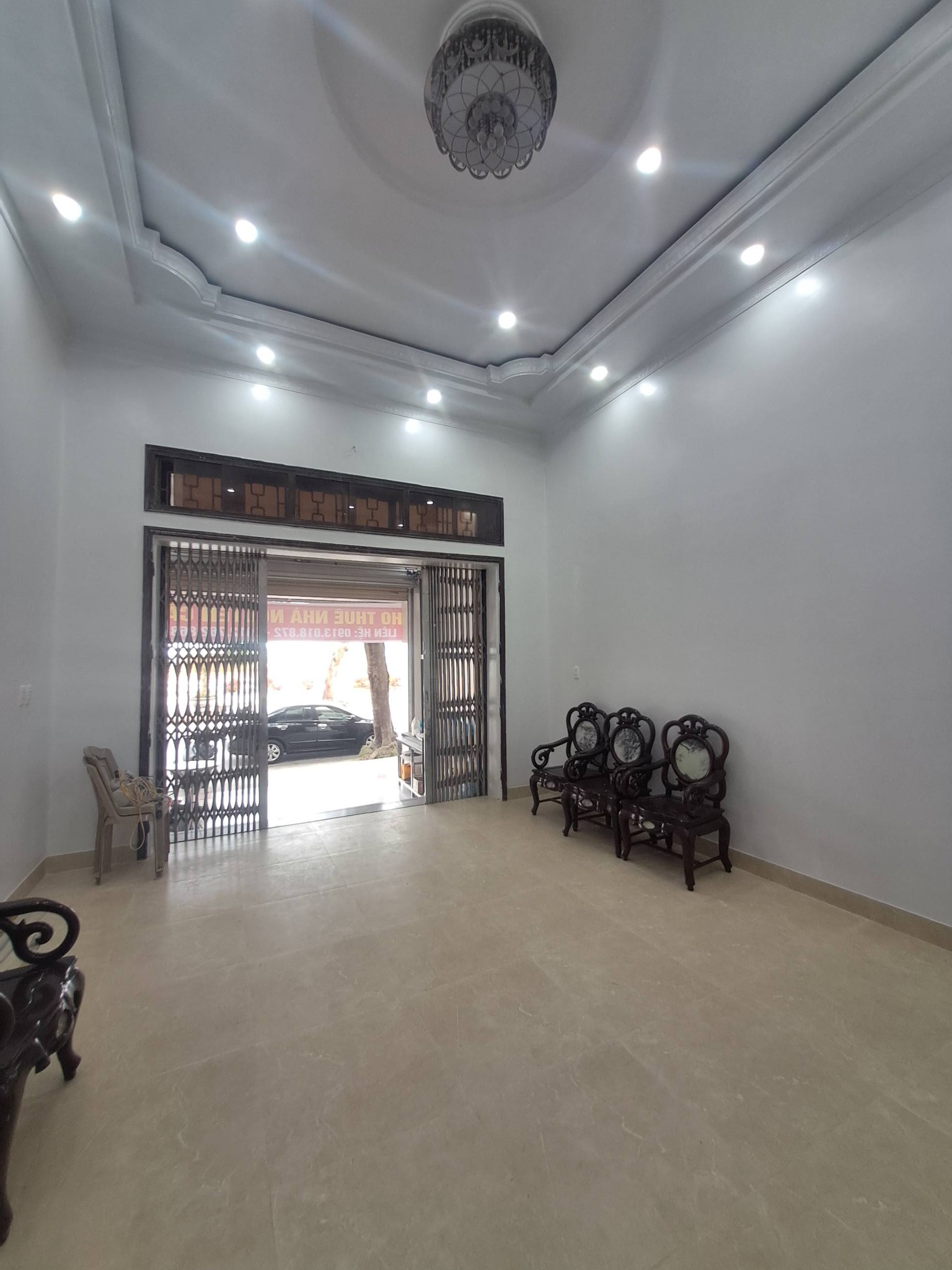 HOUSE FOR RENT ON TRAN NHAN TONG STREET