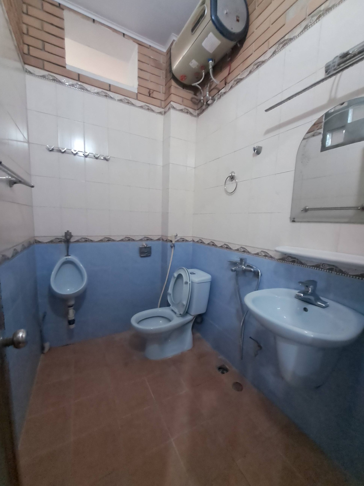 HOUSE FOR RENT ON TRAN NHAN TONG STREET