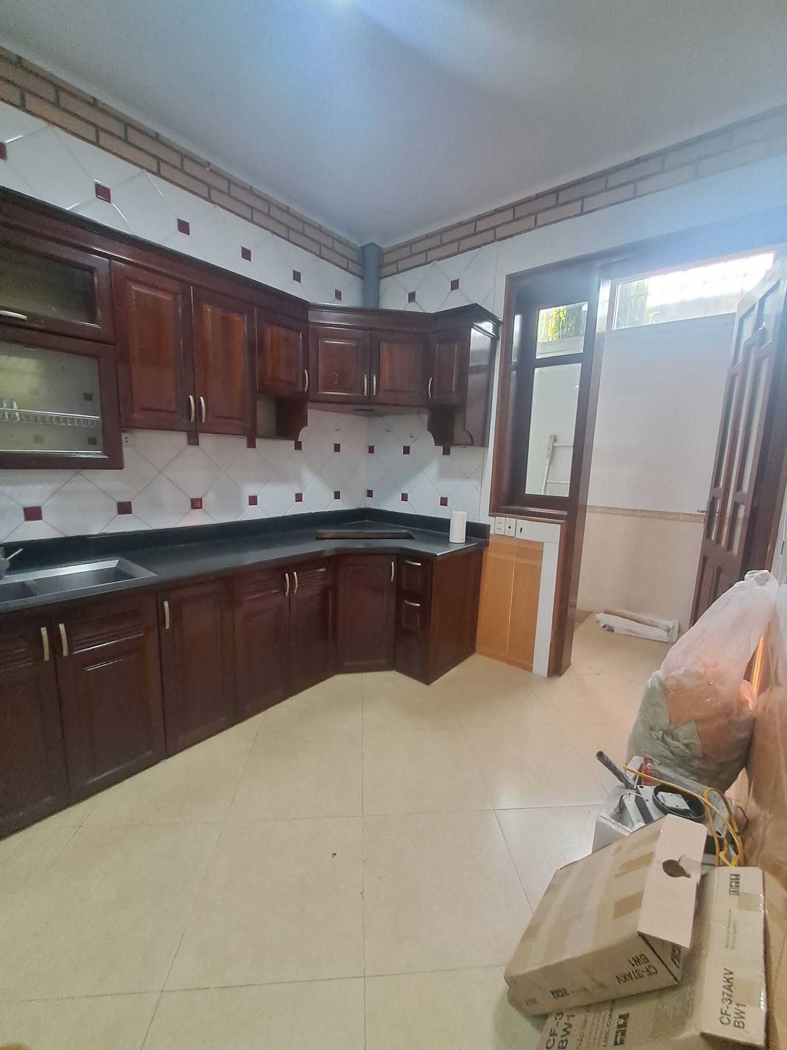 HOUSE FOR RENT ON TRAN NHAN TONG STREET