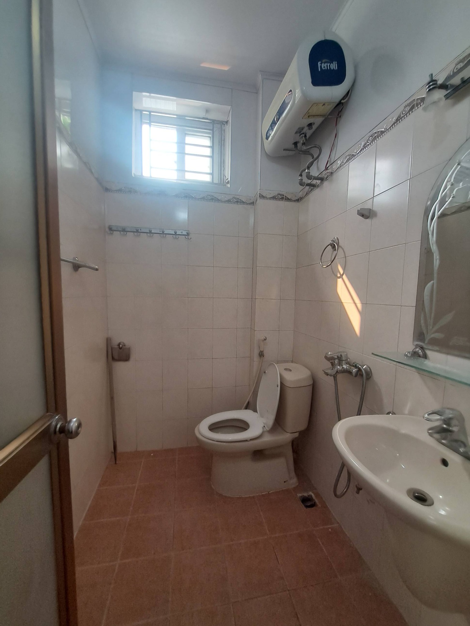 HOUSE FOR RENT ON TRAN NHAN TONG STREET