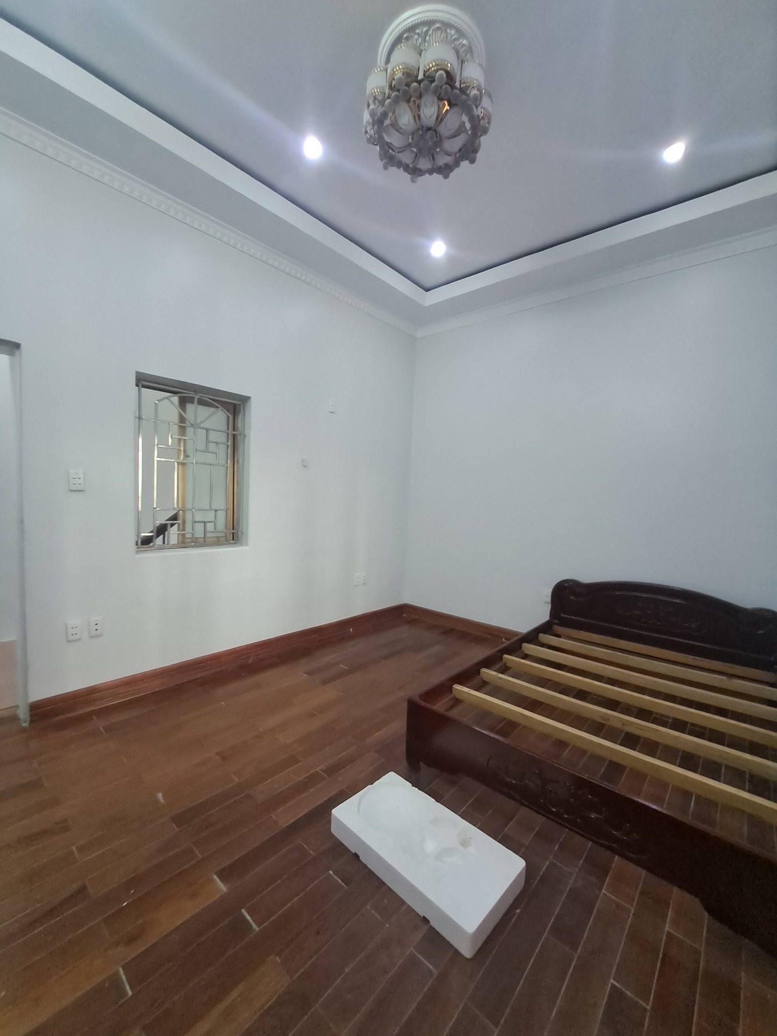 HOUSE FOR RENT ON TRAN NHAN TONG STREET