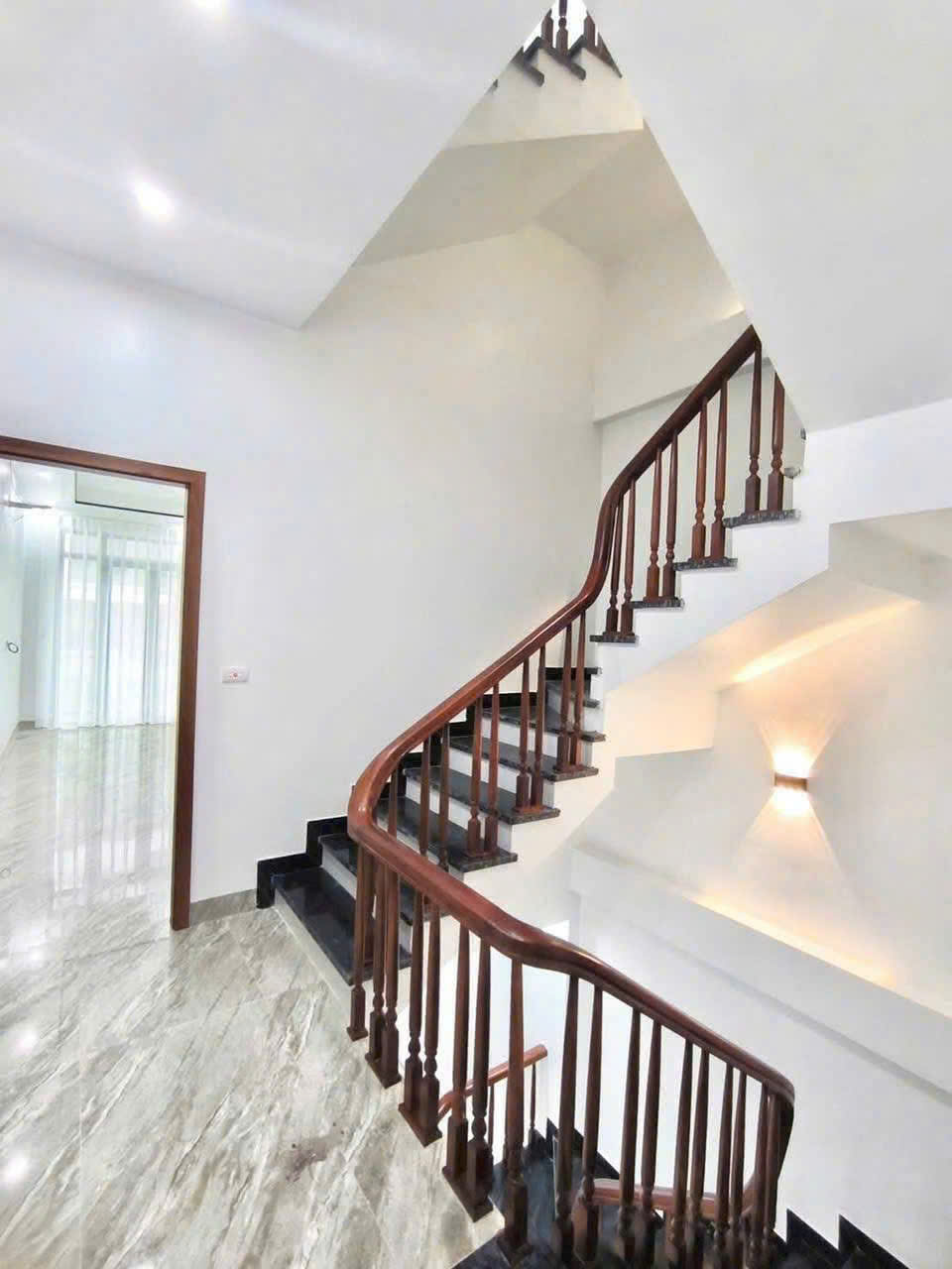 CHO THUÊ NHÀ MỚI TẠI BÃI VIÊN