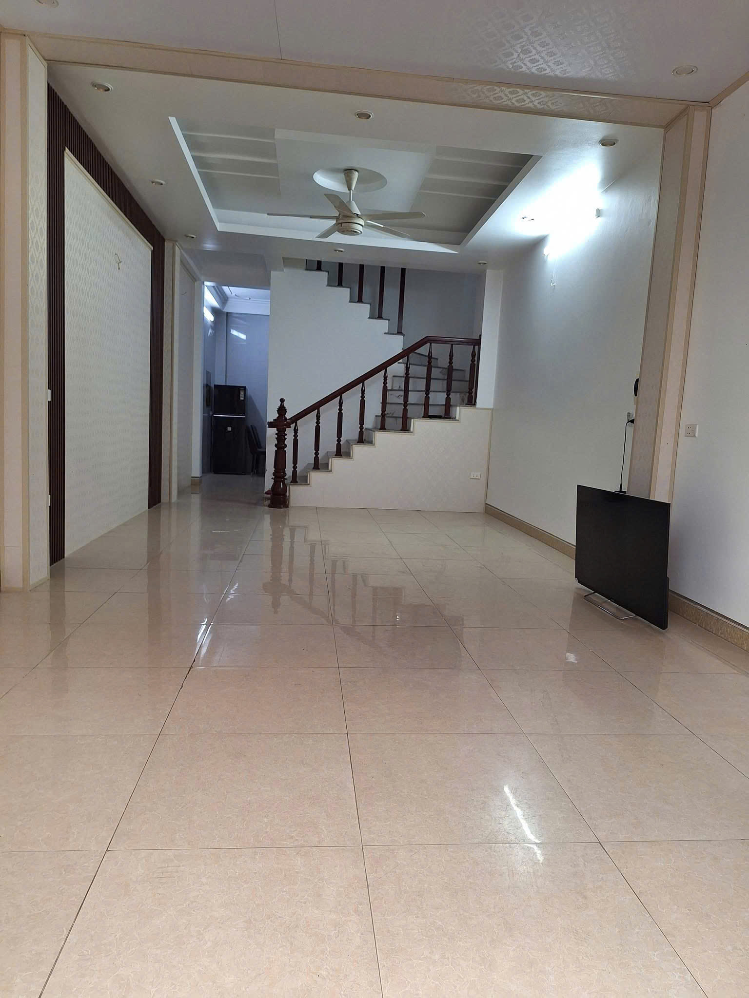 CHO THUÊ NHÀ 3 TẦNG SẠCH ĐẸP MẶT ĐƯỜNG KÊNH