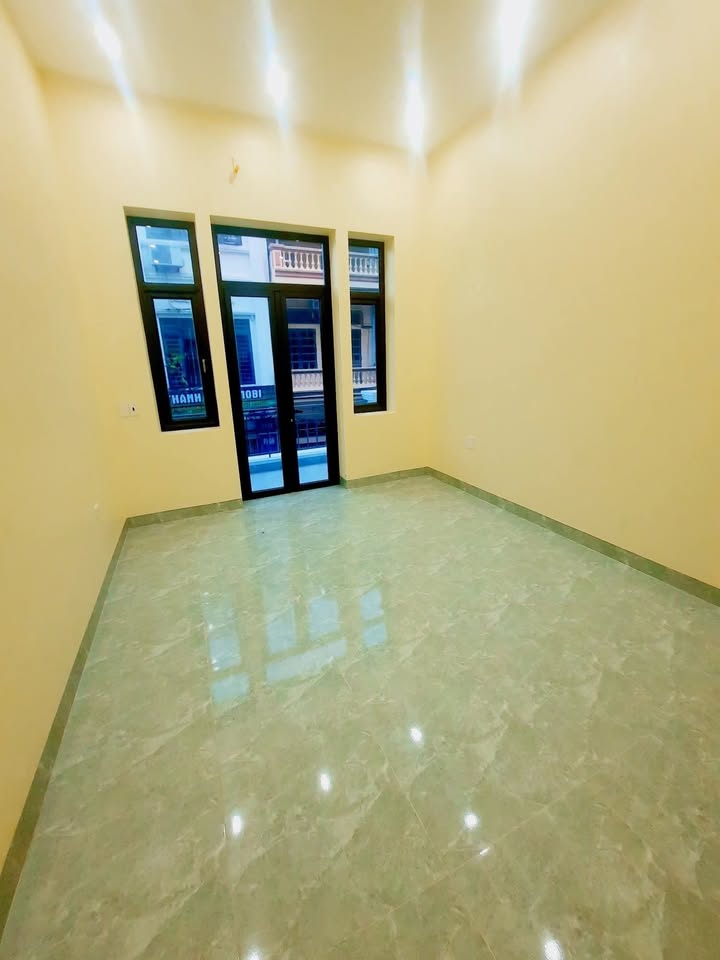 Bán nhà 3 tầng dân xây mặt đường khu Bãi Vượt gần trường học cấp 2 Trần Đăng Ninh