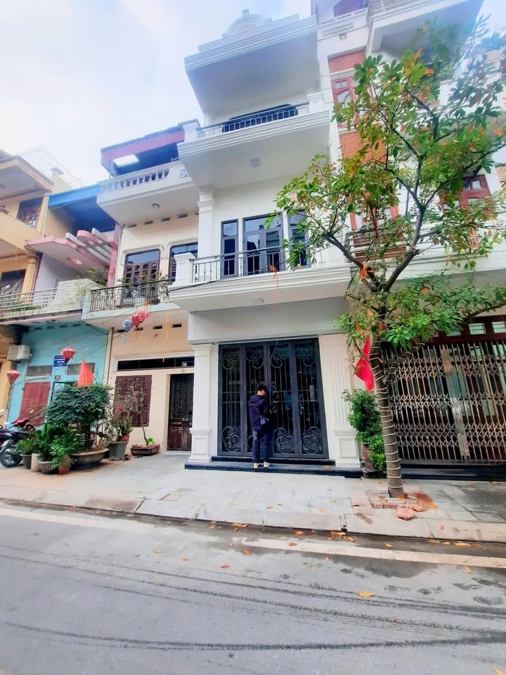 Bán nhà 3 tầng dân xây mặt đường khu Bãi Vượt gần trường học cấp 2 Trần Đăng Ninh