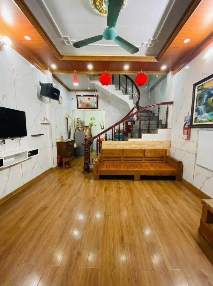   Nhà 1,5 tầng ngõ Xuân Trình , trung tâm nam định . 